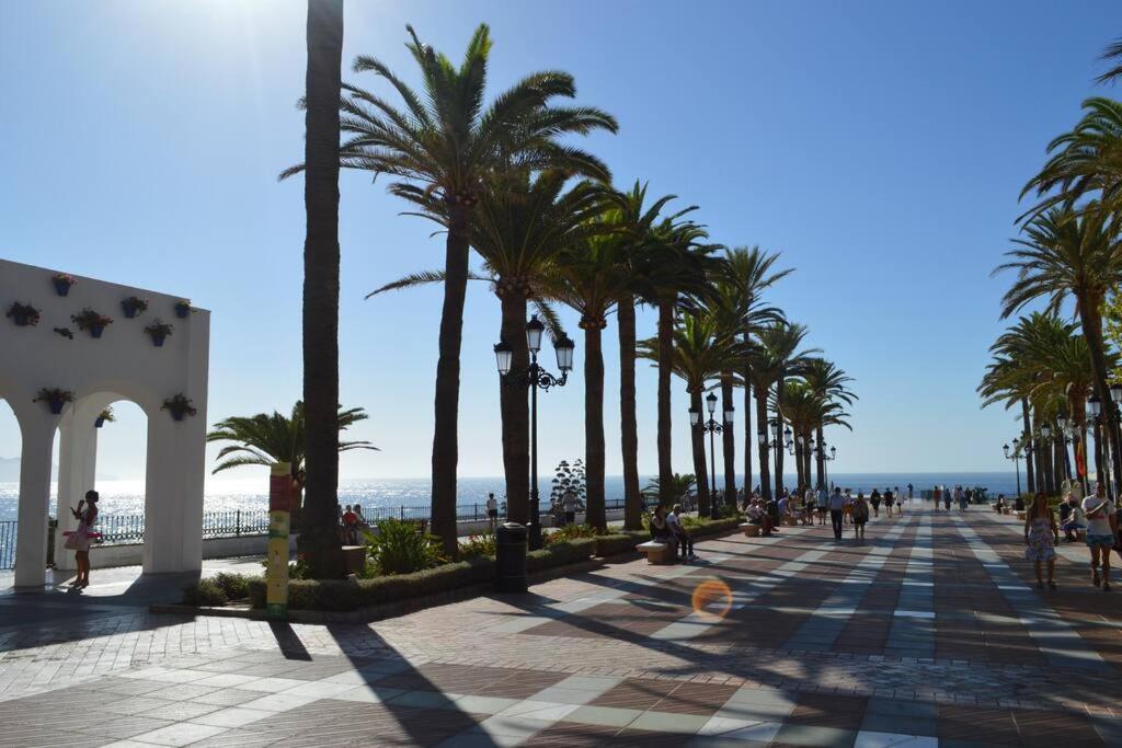 Beach Villa ,Nerja, Seaview, Pool, 3 Bedrooms, Huge Terrace And Garden Eksteriør bilde